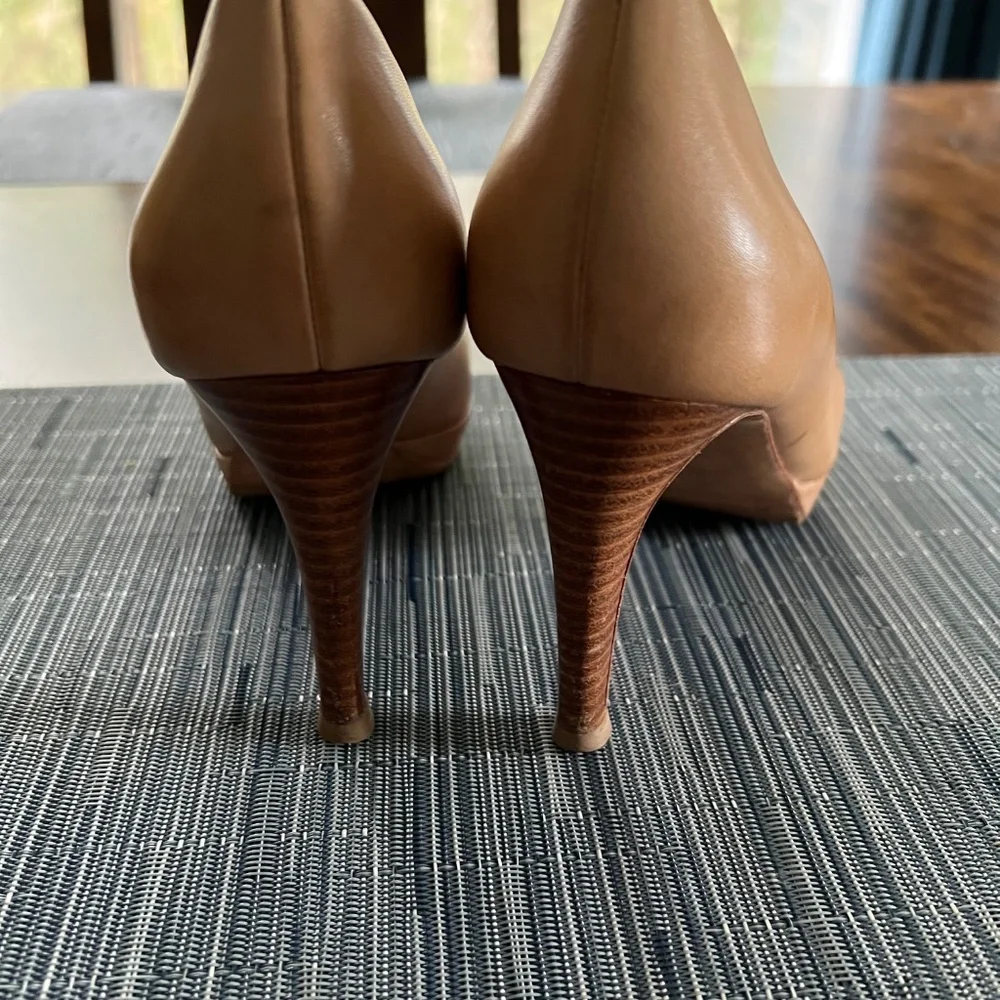 Cole Haan Chelsea Pumps Sandstone Size 6 - Picture 13 of 15
